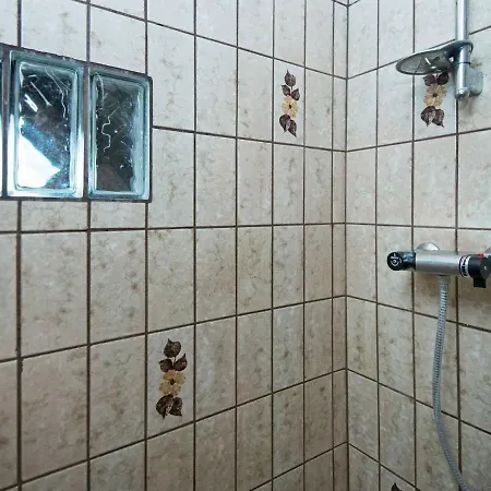 6 Person In Hemmet