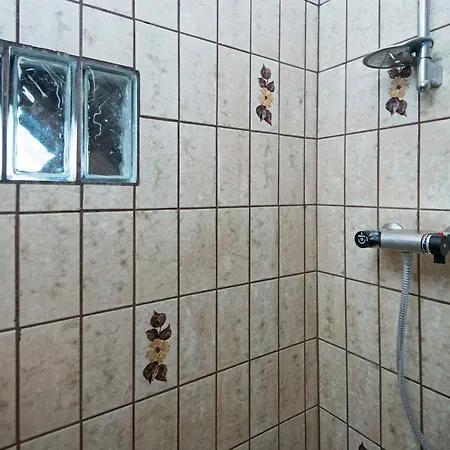 6 Person In * Hemmet